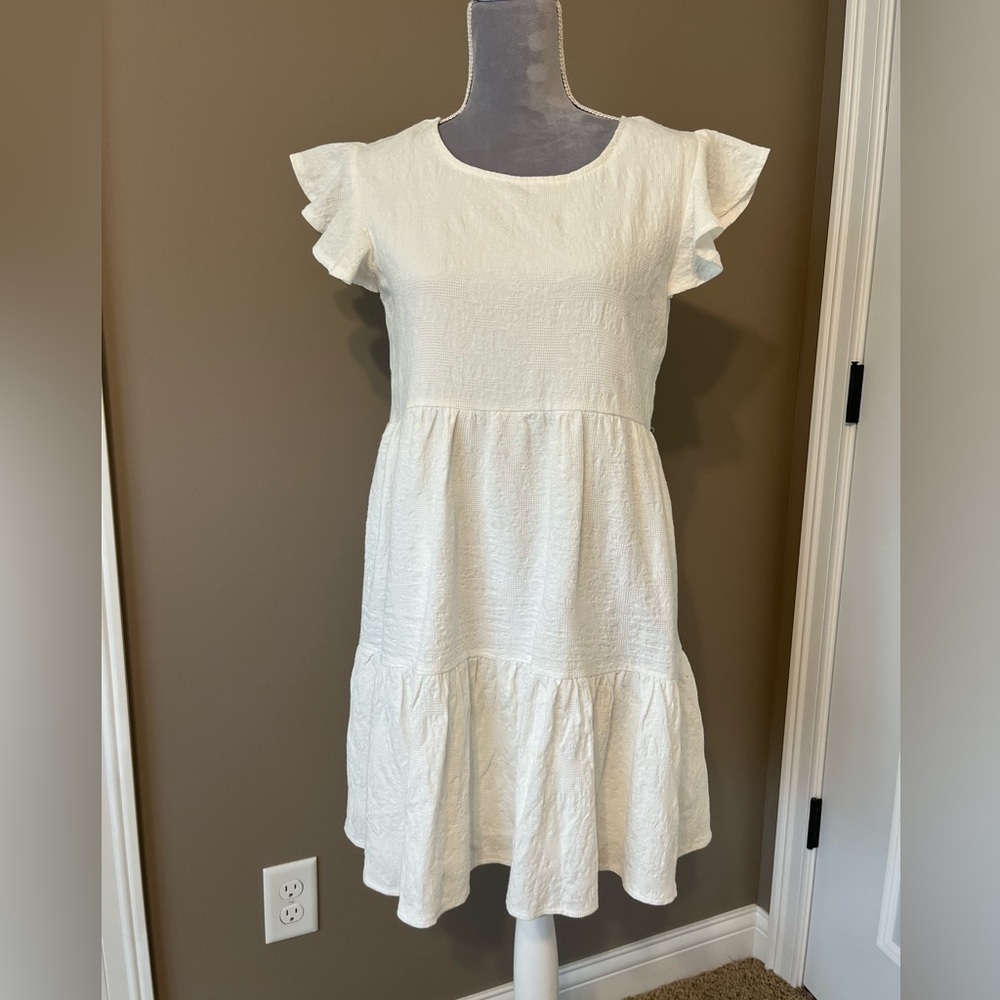 Esther and Co White Babydoll Dress Tiered Skirt Flutter Sleeve Summer BeachSz SM